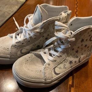 Little girls size 10.5 white/silver zip up vans